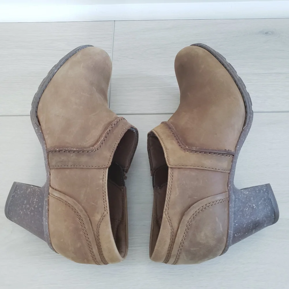 Clarks Sashlin Leather Heeled Bootie Tan Sz 7